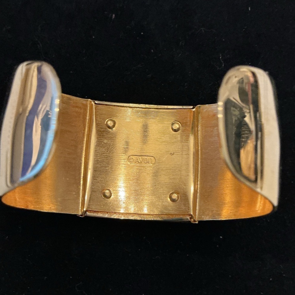 Avon Vintage Gold Tone Cream Lucite Cuff Bracelet - Picture 5 of 5
